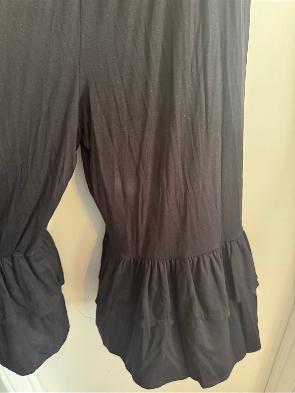 Black Tiered Ruffle capri - Hemish - Picture 8 of 9